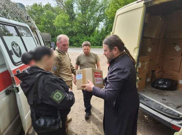 Из Крыма в зону СВО передали пасхальные куличи и яйца