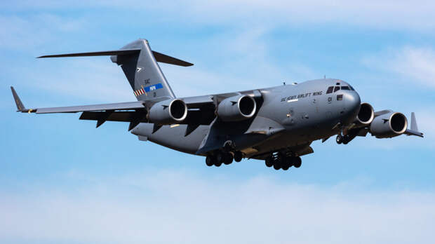 США впервые перевезли атомный реактор самолетом