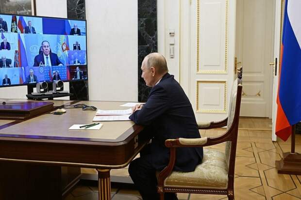 Путин ужесточил контроль за расходами чиновников