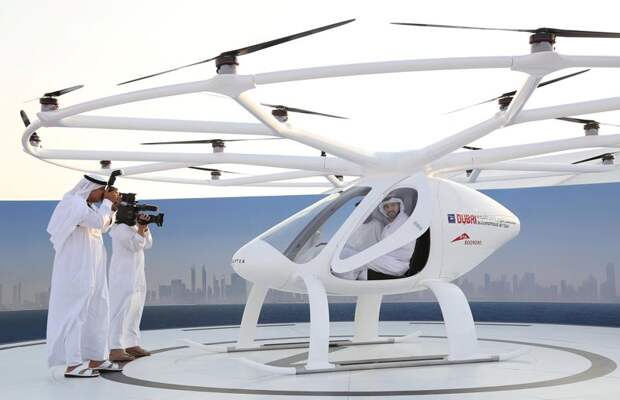4. Еще один огромный квадрокоптер. Такой уже в ближайшем будущем будет перевозить людей в Дубаи автомобили, изобретения, интересно, создатели, технологии, транспорт будущего, факты, фото