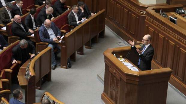 Назначенный Верховной Радой Украины премьер-министром Арсений Яценюк на пленарном заседании Верховной Рады Украины в Киеве
