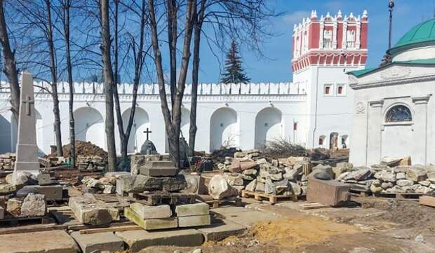 Следы старинного некрополя обнаружили на территории Новодевичьего монастыря