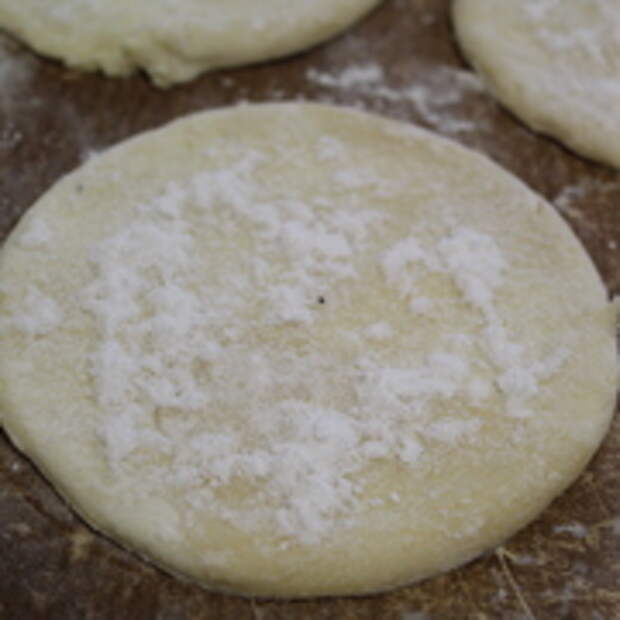 Пошаговое фото рецепта: Дрожжевое творожно-слоеное тесто и выпечка из него