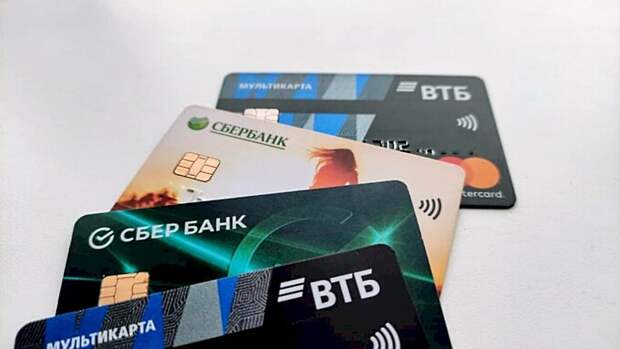 В Госдуме предложили дать ЦБ право ограничивать использование карт Visa и Mastercard