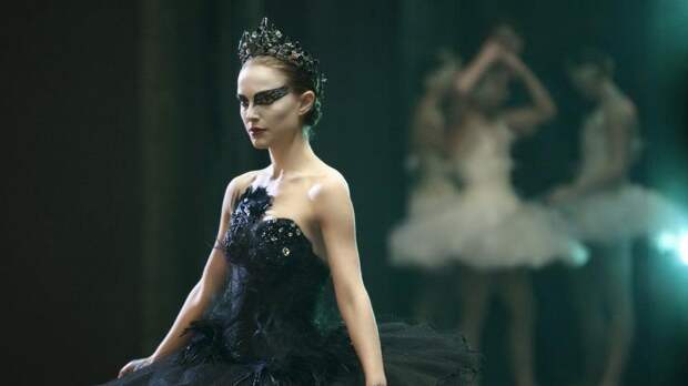 «Раньше нарциссом нужно было родиться, а теперь можно стать»: как перестать зависеть от чужих оценок в эпоху успешного успеха