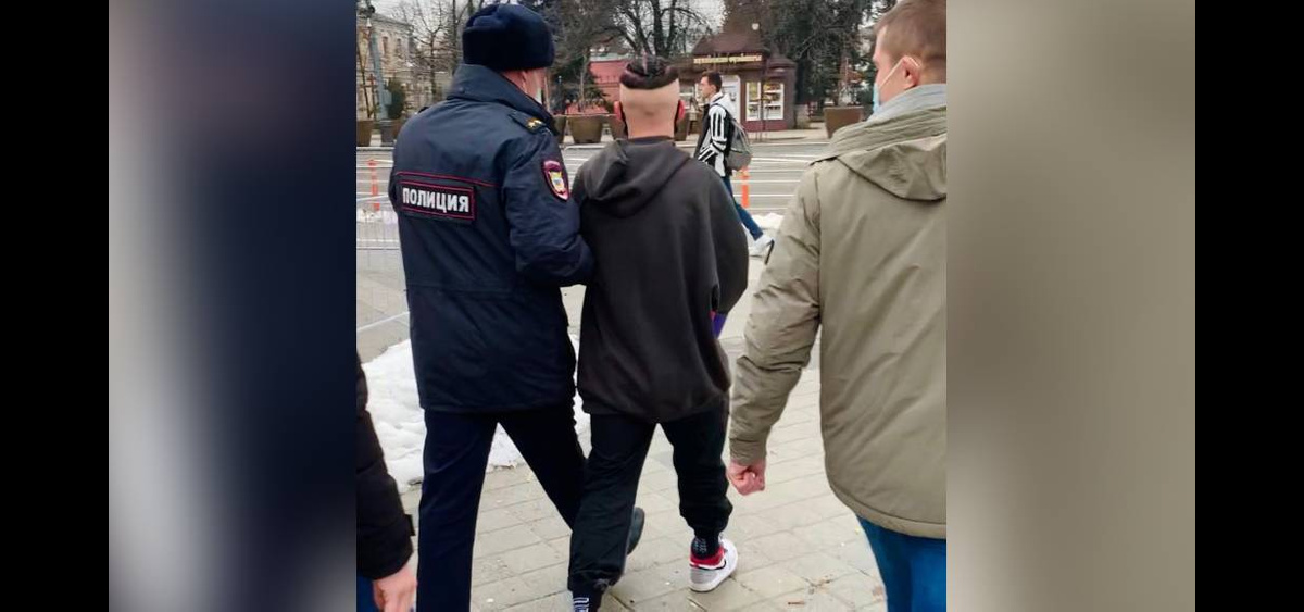 Тиктокера Даню Милохина задержали в Краснодаре во время встречи с толпой подписчиков