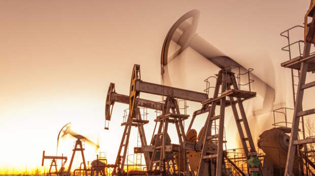 Добыча нефти резко сократилась из-за блокады Ормузского пролива