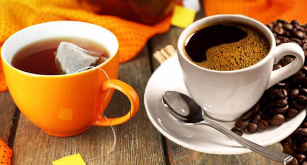 Не пейте чай и кофе натощак. \ Фото: hotelturist.com.