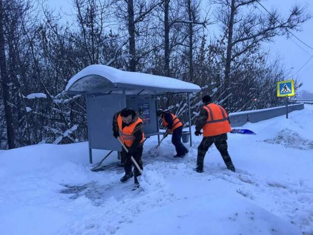 В Алексинском районе Тульской области расчищают дороги