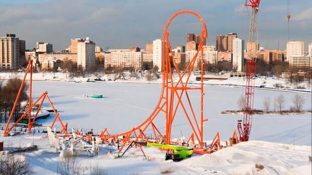 В «Острове Мечты» смонтирована самая высокая точка экстремальной катальной горы высотой в 17-этажный дом