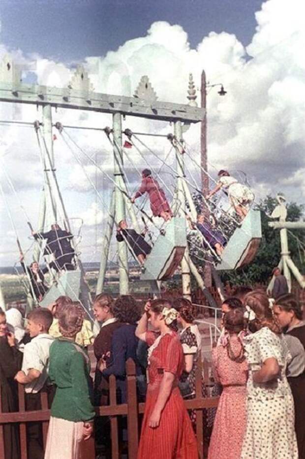 Качели-лодочки. Киев, 1950-е. СССР, детство, ностальгия, подборка