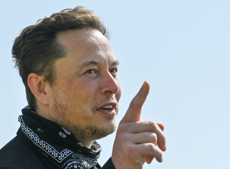 Маск продал акции Tesla еще на $1,05 млрд