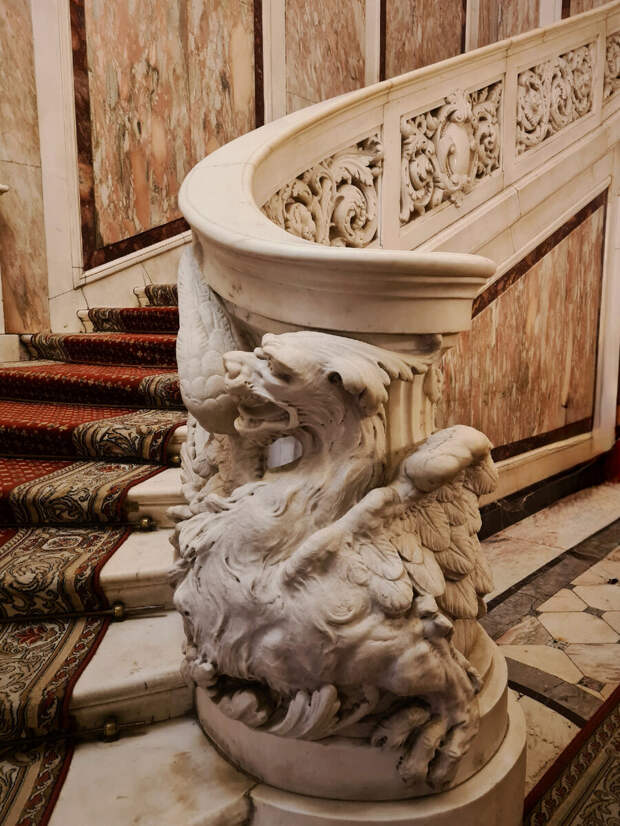 Фото: Парадная гостья