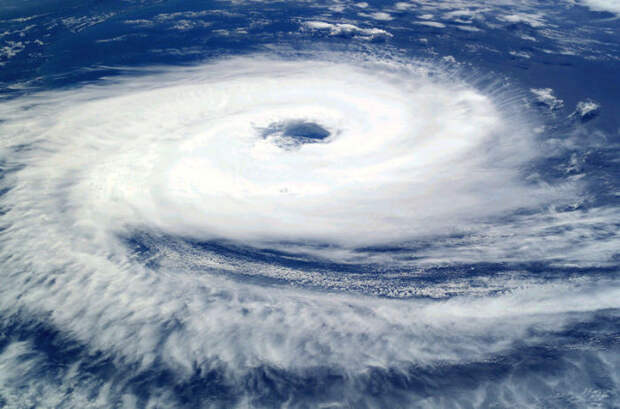 Ураган Катрина, снятый с Международной космической станции в 2004 году. | Фото: atlasobscura.com.