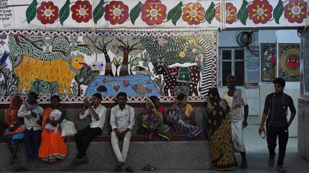 Художники преобразили самую грязную ж/д станцию в Индии