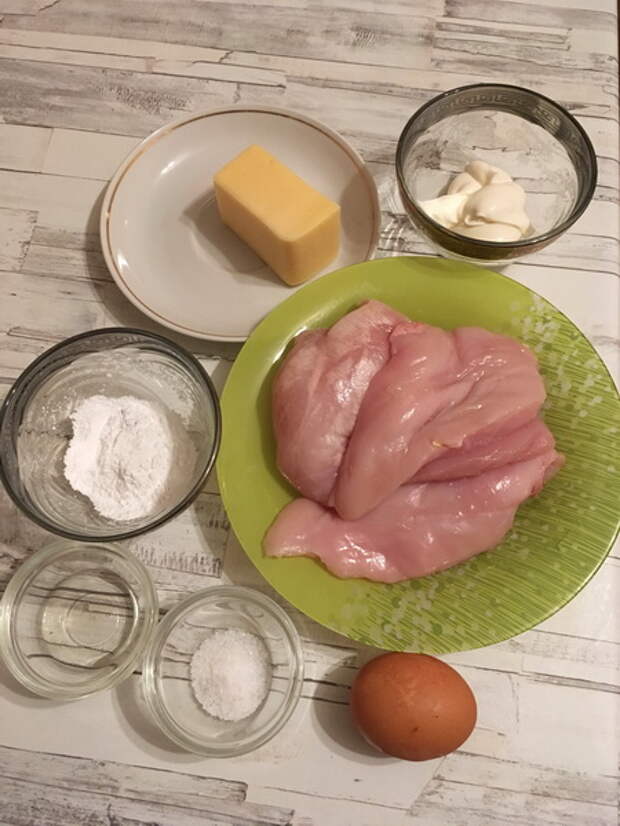 Куриные оладьи с сыром - мясо получается очень нежными и сочным, хоть и филе. Просто таят во рту
