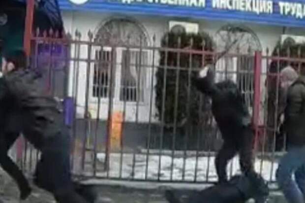 В Черкесске вооруженные битами мужчины искалечили судью и замруководителя казначейства