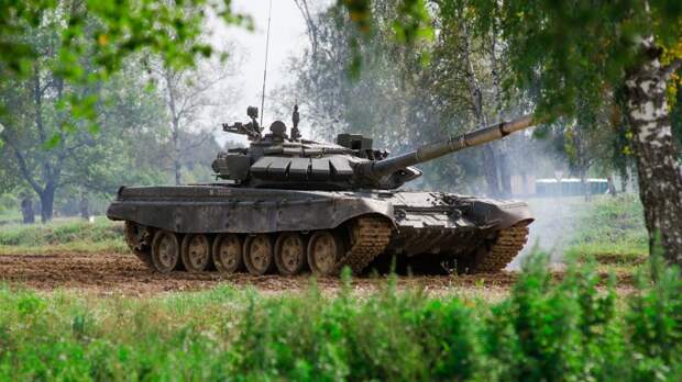 Танк Т-72Б3 на полигоне Алабино Танк Т-72Б3 на полигоне Алабино