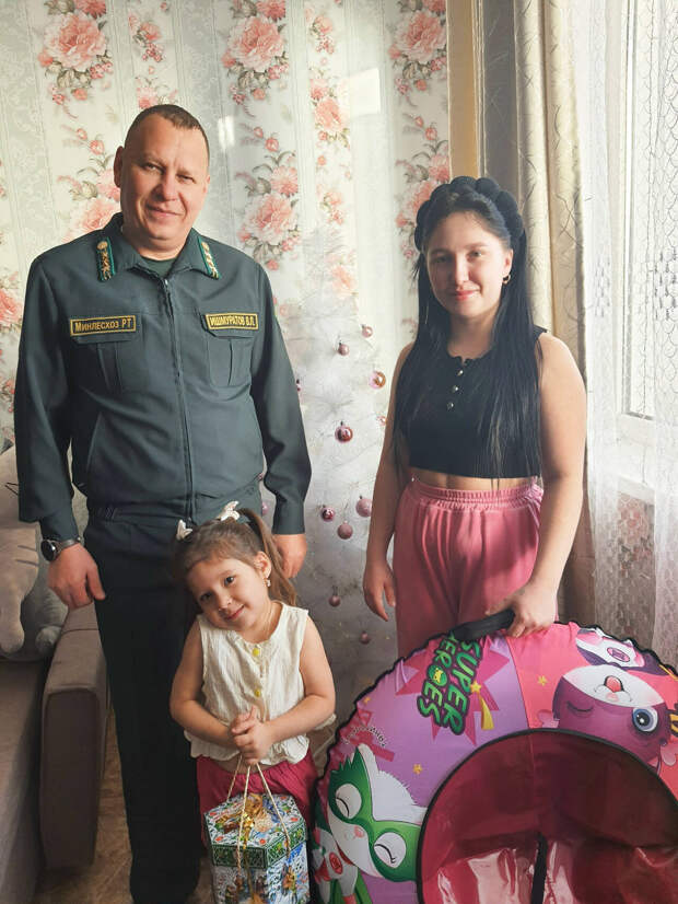 Главы Агрызского и Черемшанского лесничеств присоединились к акции «Ёлка желаний»