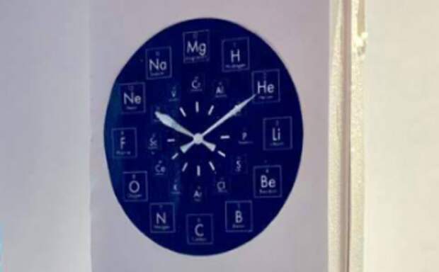 Студенты Менделеевского университета придумали “химические” часы
