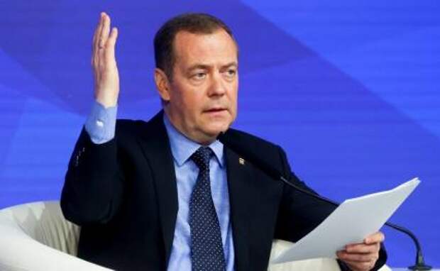 На фото: заместитель председателя Совбеза РФ Дмитрий Медведев.