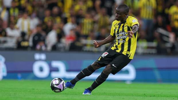 «Фенербахче» объявил, что трансфер Канте сорвался