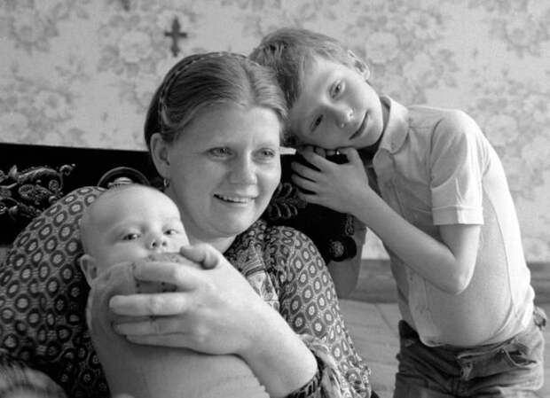 Актриса с сыновьями, 1983 | Фото: aif.by