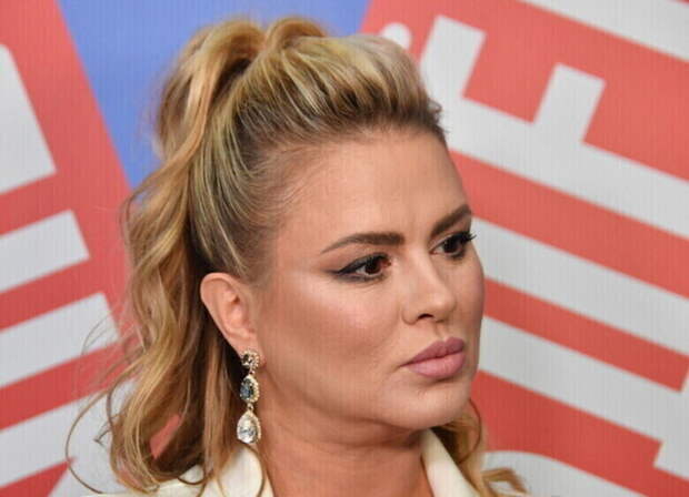 «Зачем это?»: Семенович выдала свою обиду на хейтеров странным перформансом