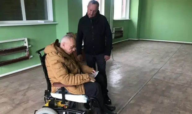 Специализированную кровать помог приобрести обществу инвалидов депутат Заксобрания ЯНАО