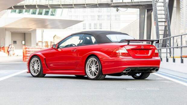 Очень редкий и яркий кабриолет Mercedes-Benz CLK DTM AMG