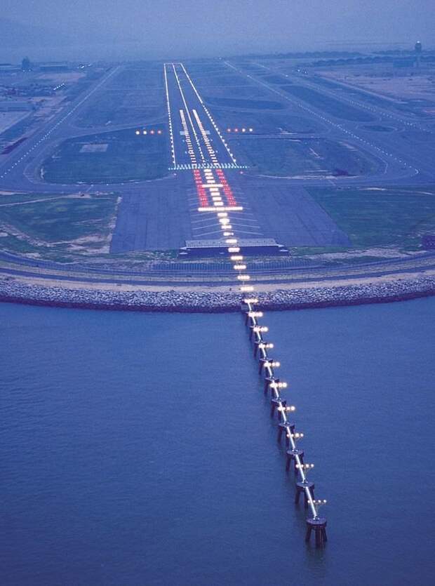 5. Аэропорт в Гонконге аэропорт, захватывает дух, красиво, необычные взлетно-посадочные полосы, самолет, самые страшные аэропорты мира, фото