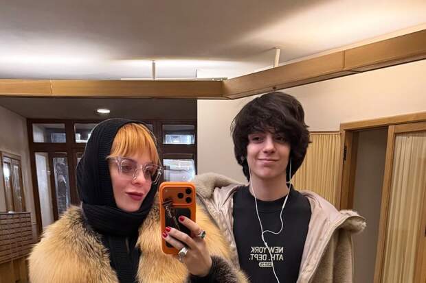 Певица Анастасия Стоцкая опубликовала фото с сыном