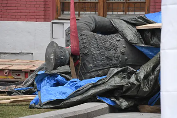 Эмигрант Долин оправдал русофобскую кампанию уничтожения памятников на Украине: "Это хорошо"