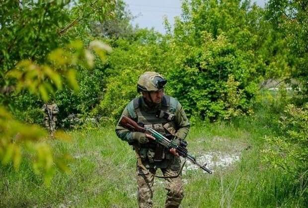 На Донецком направлении ВСУ отступают в Красногоровке и Новоселовке Первой, зона контроля российских войск расширяется в Нью-Йорке ДНР, продолжается штурм Часова Яра.