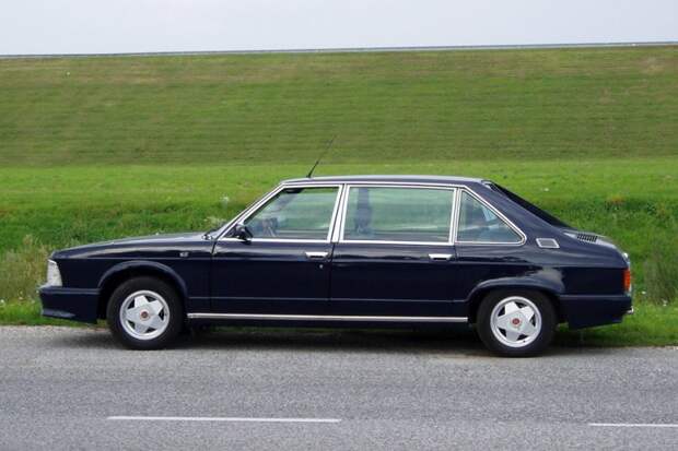 За время своего существования, с 1974 по 1996 год, у модели 613 появилось восемь модификаций в различных кузовах. заднемоторная компоновка, седан