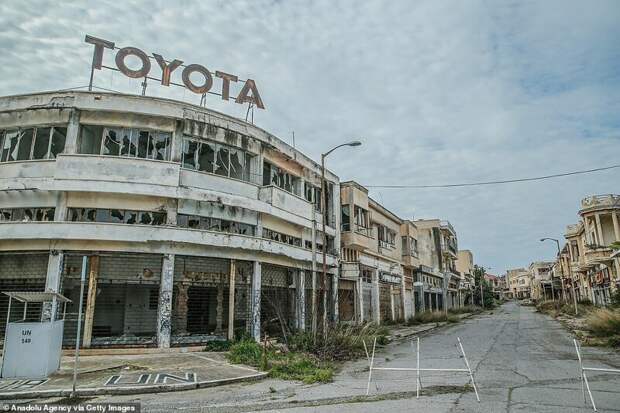 Заброшенный автосервис Toyota в Вароше, Кипр