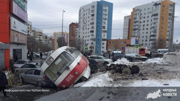 В Самаре трамвай раздавил пять легковых автомобилей