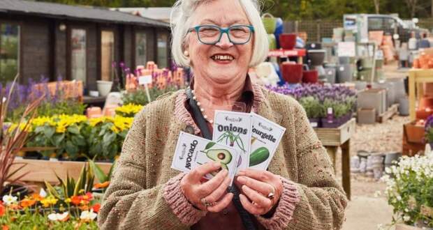 В Великобритании продают презервативы для пенсионеров-огородников
