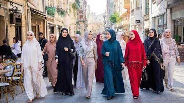 «Наденьте хиджаб ради солидарности»: президент Австрии призывает коренных жительниц страны отказаться от своей идентичности