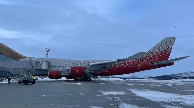Boeing 747 прервал взлет в Магадане из-за неисправности двигателя