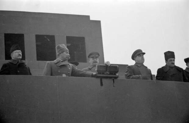 День проведения военного парада на Красной площади в Москве в 1941 году