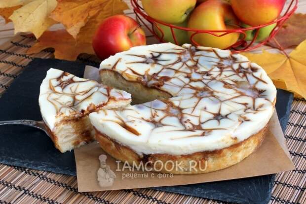 Фото шарлотки с маслом и кремом
