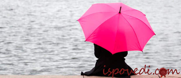 девушка с розовым зонтиком