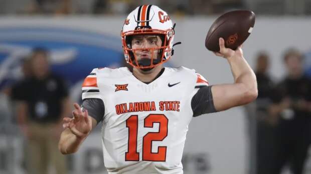 Gunnar Gundy throws a pass during a game between Oklahoma State and Arizona State.