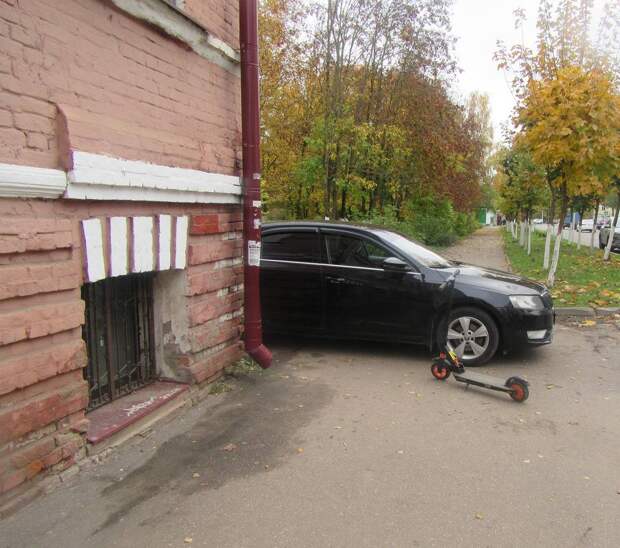 Под Смоленском Skoda Octavia сбила ребенка на самокате