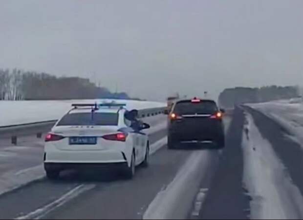 МВД опубликовало видео погони со стрельбой за лихачем в Кузбассе