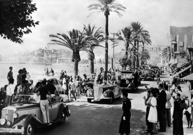 Набережная Круазетт в 1946 году во время первого фестиваля Набережная Круазетт в 1946 году во время первого фестиваля