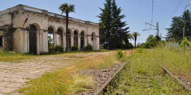 «Вы не приехали — другие приедут»: туристы массово жалуются на сервис в Абхазии