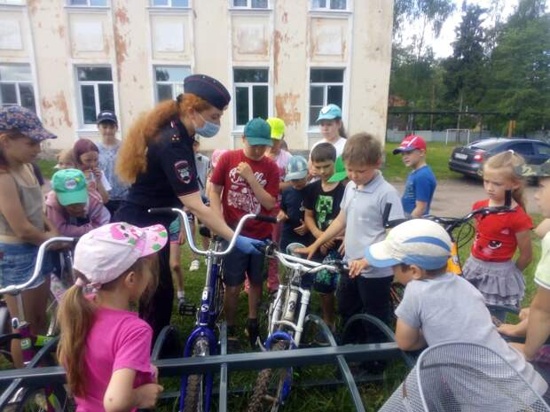 В Бологовском районе сотрудники ГИБДД посетили два пришкольных лагеря