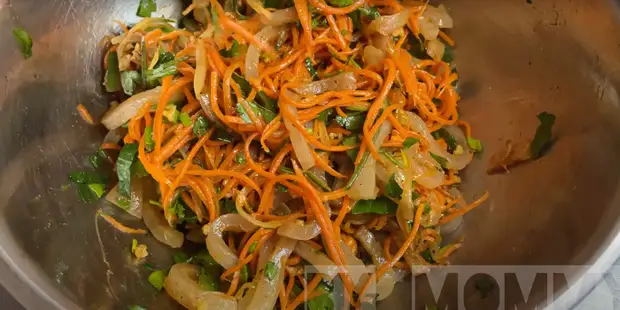 Свиные шкурки - как приготовить корейский салат/закуску хе из свиной кожи Кулинария, Рецепт, Видео рецепт, Приготовление, Салат, Закуска, Ужин, Вкусняшки, Мясо, Свинина, Корейская кухня, Морковь по-корейски, В домашних условиях, Повар, Готовка для ленивых, Бюджетно, Острое, Пикантное, Азиатская кухня, Видео, YouTube, Длиннопост